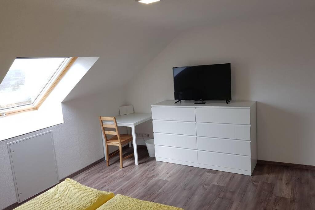 Dachwohnung Eyb Mit 3 Schlafzimmern *