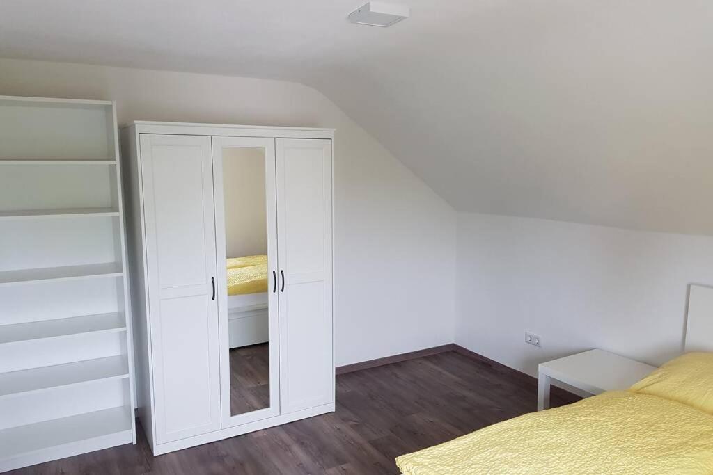 Dachwohnung Eyb Mit 3 Schlafzimmern Apartment